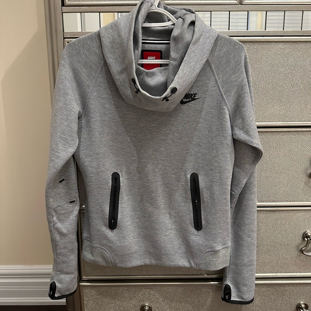 NIKE Sweater